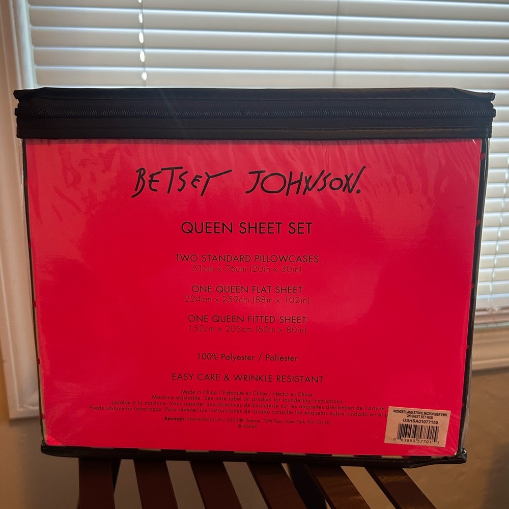 NWT Betsey Johnson Queen Microfiber 4-Pc. Sheet Set - Picture 4 of 4